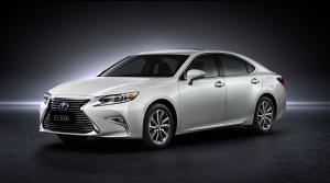 Lexus ES300h 2015 года